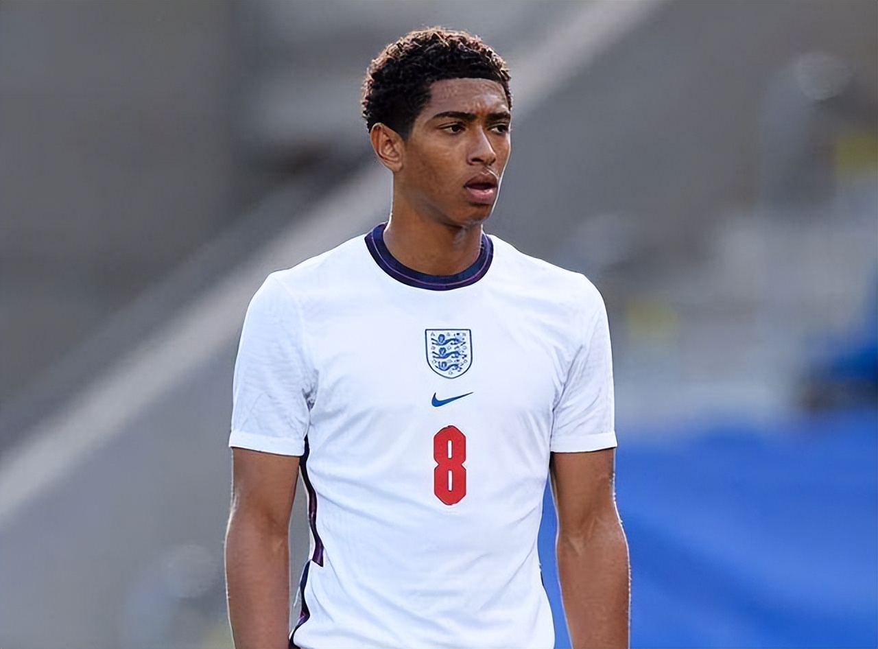 萨里：VAR工作区可以放到替补席对面，否则容易造成冲突