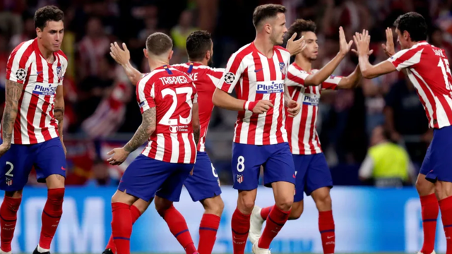 队友为他让球点，暖心瞬间