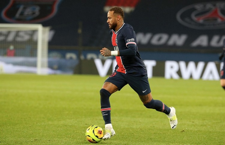 詹姆斯助攻队友完成精彩扣篮