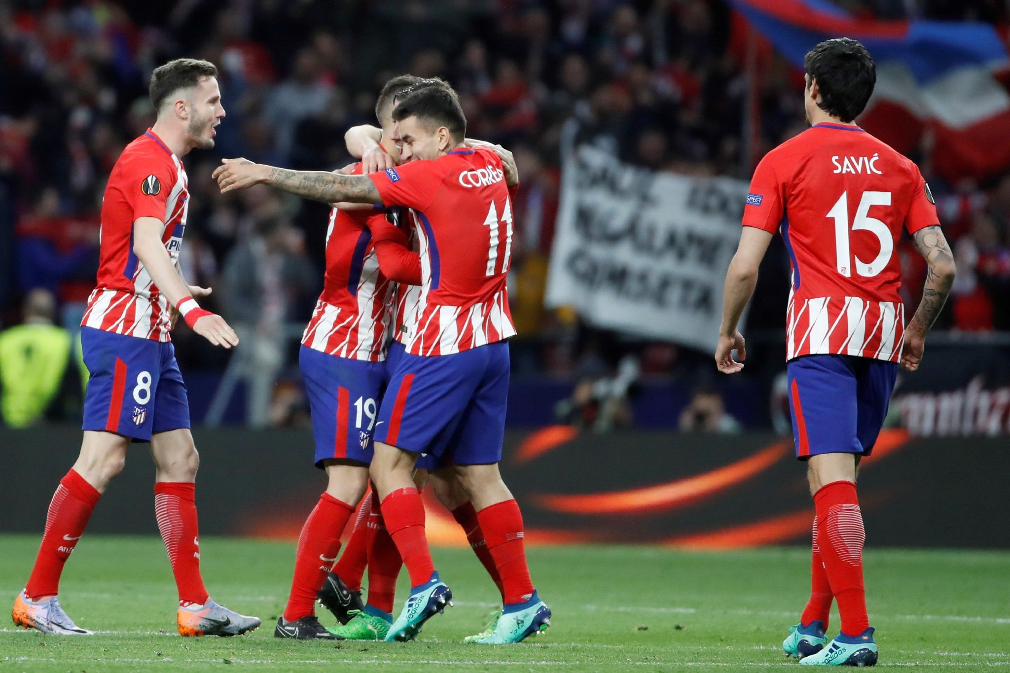 足球英超豪门逆风翻盘，球迷直呼太刺激